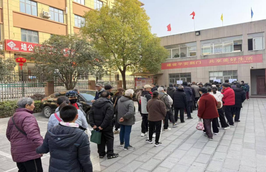 1770799342353141.png 特困補(bǔ)助暖民心 企業(yè)擔(dān)當(dāng)顯溫情——荊門市中荊置業(yè)扎實(shí)開展困難職工幫扶工作(1)151.png